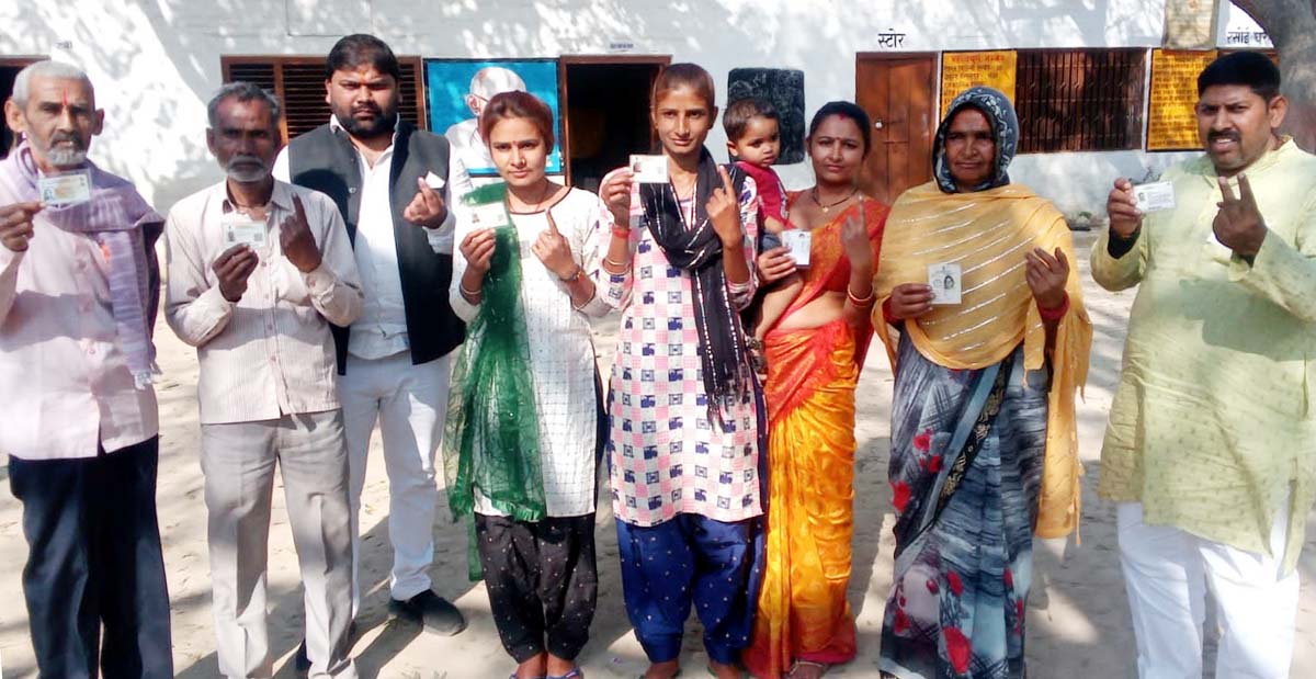 रमवा पंथुवा उपचुनाव: वोटरों में दिखा उल्लास, रोली टीका लगाकर बोर्ड परीक्षार्थियों को दी विदाई
