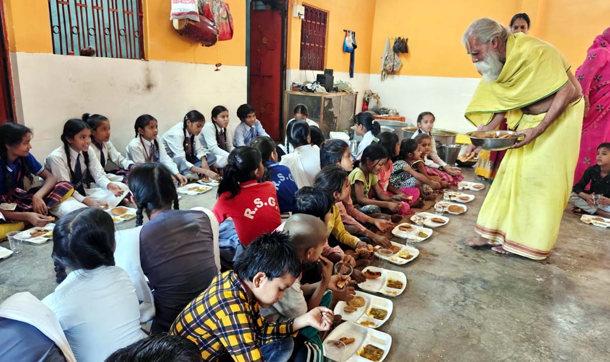 स्वामी उदयदास ने पीएम से आतंकवाद का सफाया करने की उठाई मांग स्वामी उदयदास ने पीएम से आतंकवाद का सफाया करने की उठाई मांग