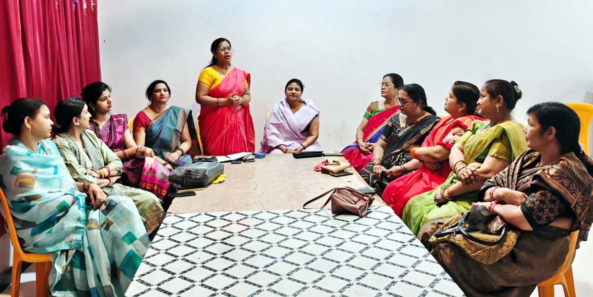 महिला व्यापार मंडल की बैठक में संगठन मजबूती पर दिया बल महिला व्यापार मंडल की बैठक में संगठन मजबूती पर दिया बल