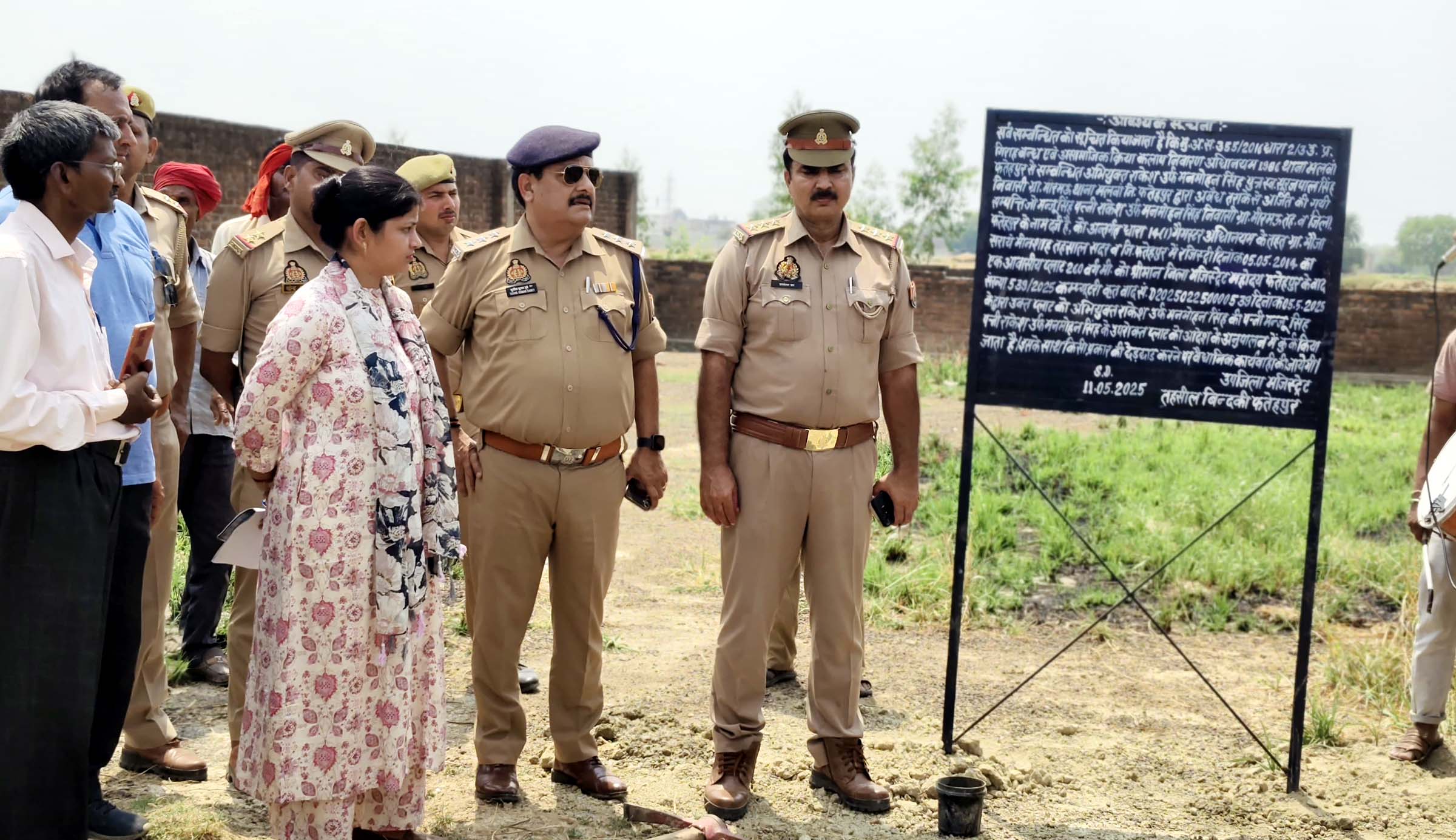 #fatehpur police कुर्कीः गैंगस्टर की एक करोड़ 18 लाख की संपत्ति जब्त #fatehpur police कुर्कीः गैंगस्टर की एक करोड़ 18 लाख की संपत्ति जब्त