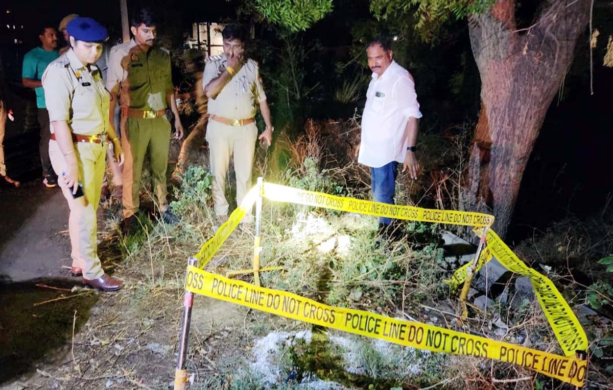 गन छीनकर दागा खाकी पर फायर, जवाबी कार्रवाई में दुष्कर्मी घायल