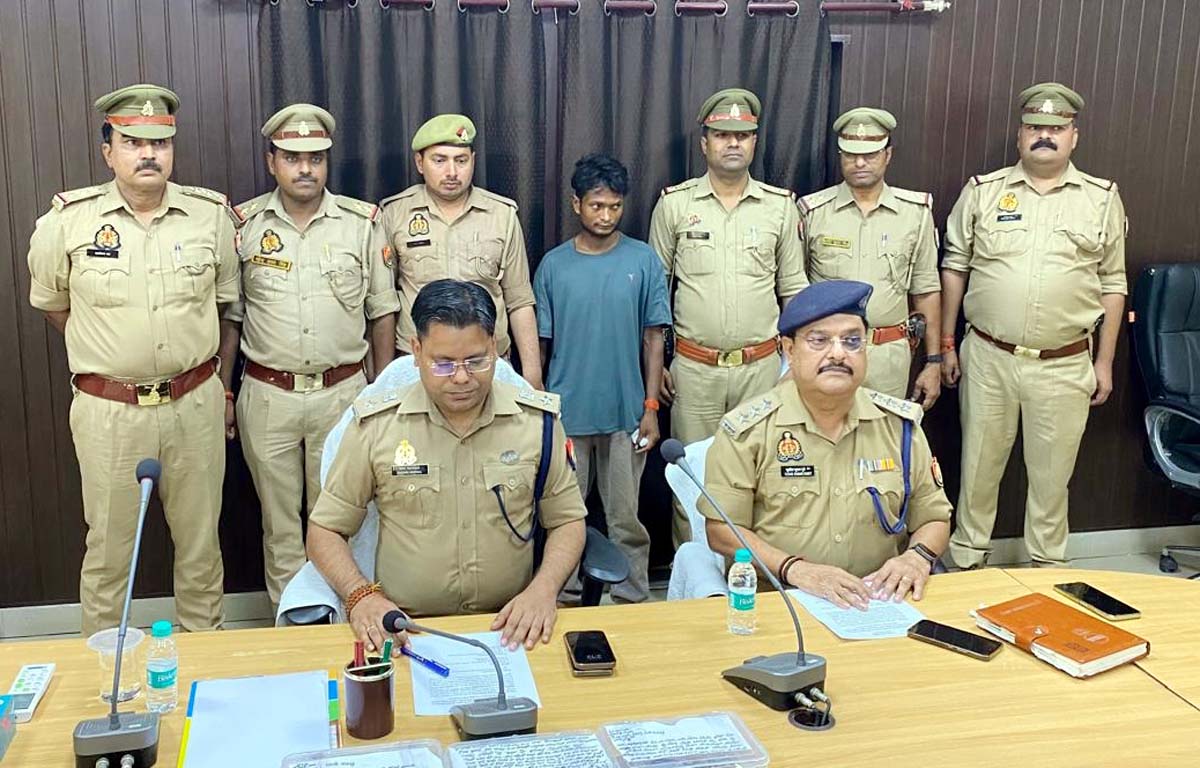 13500 रूपए नगदी समेत जेवरात भी बरामद, चोरी का खुलासा, एक गिरफ्तार 13500 रूपए नगदी समेत जेवरात भी बरामद, चोरी का खुलासा, एक गिरफ्तार