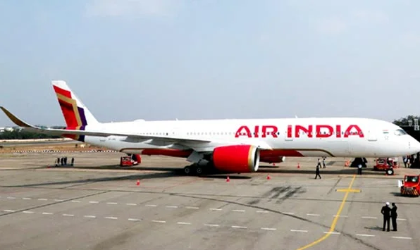 यात्री उड़ान प्रस्थान से तीन घंटे पहले हवाई अड्डा पहुंचे: Air India