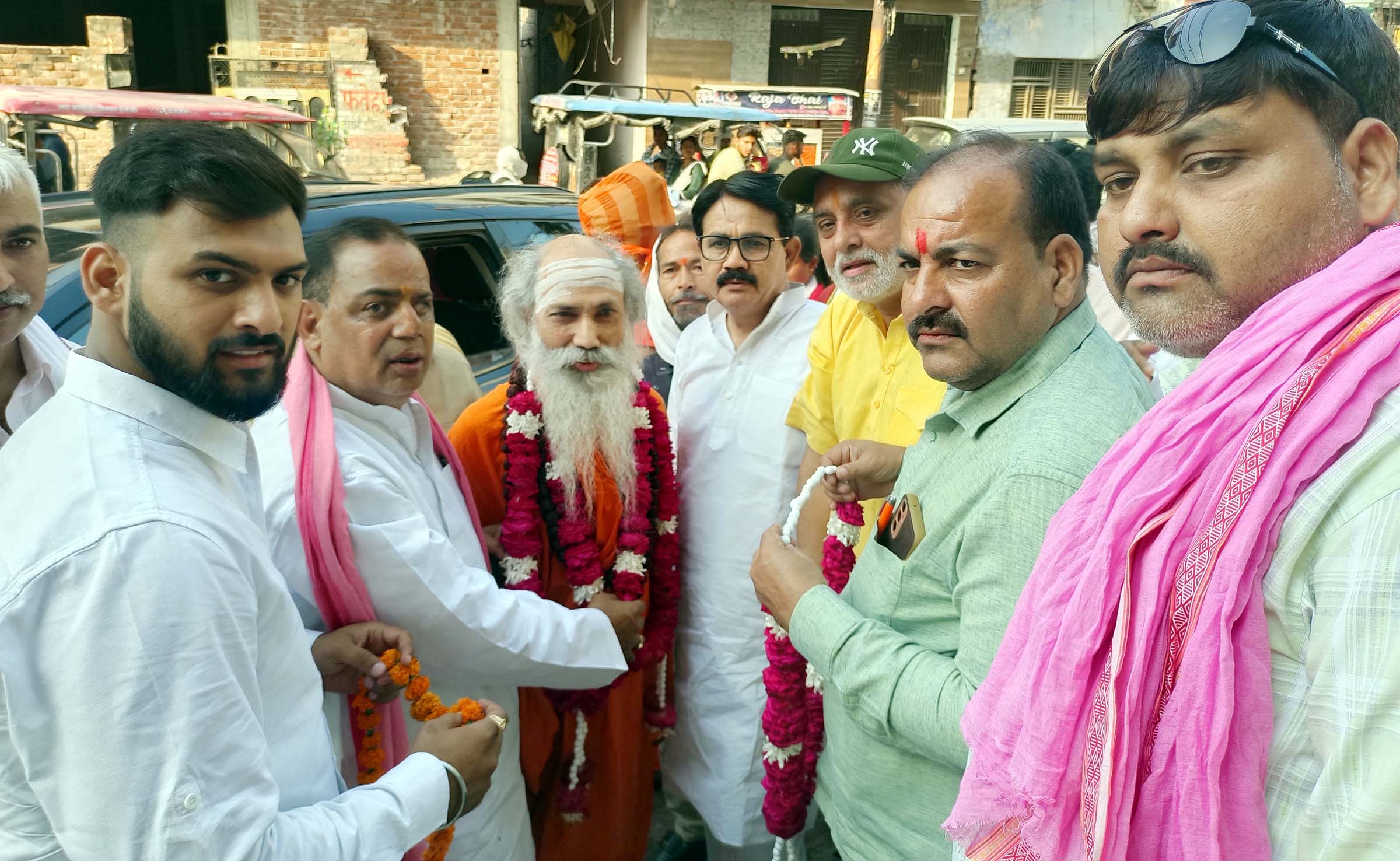 #fatehpur #mahamandleshwer महामंडलेश्वर स्वामी प्रखर महाराज का हुआ स्वागत #fatehpur #mahamandleshwer महामंडलेश्वर स्वामी प्रखर महाराज का हुआ स्वागत