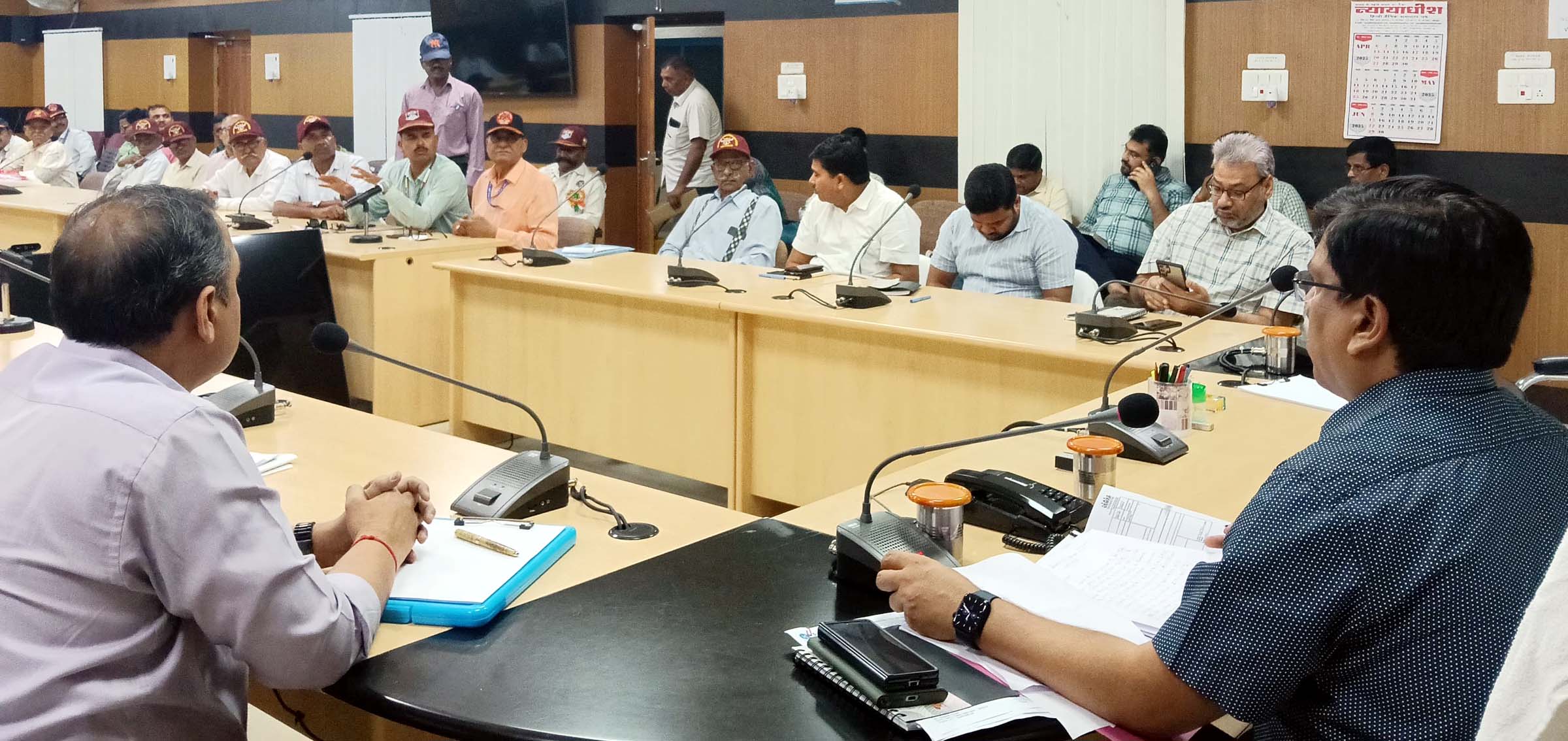 जिला सैनिक बंधु की बैठक में आए 18 प्रार्थना पत्र, समस्याओं का करें निस्तारण : एडीएम