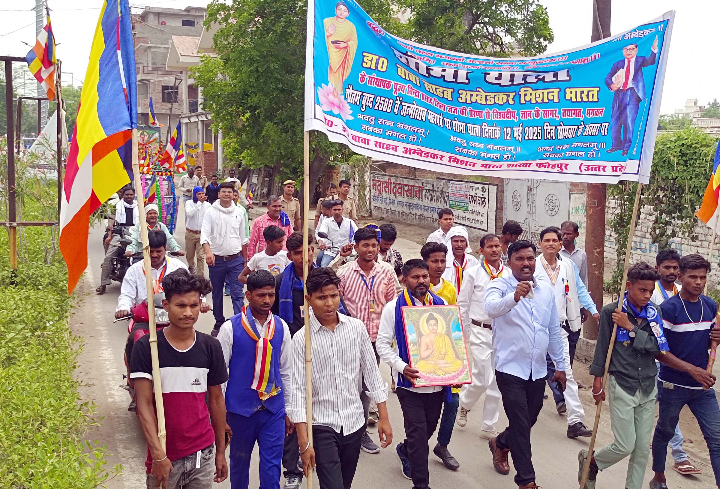 भगवान गौतम बुद्ध के जन्मोत्सव पर निकली झांकियां,जगह-जगह हुआ स्वागत भगवान गौतम बुद्ध के जन्मोत्सव पर निकली झांकियां,जगह-जगह हुआ स्वागत