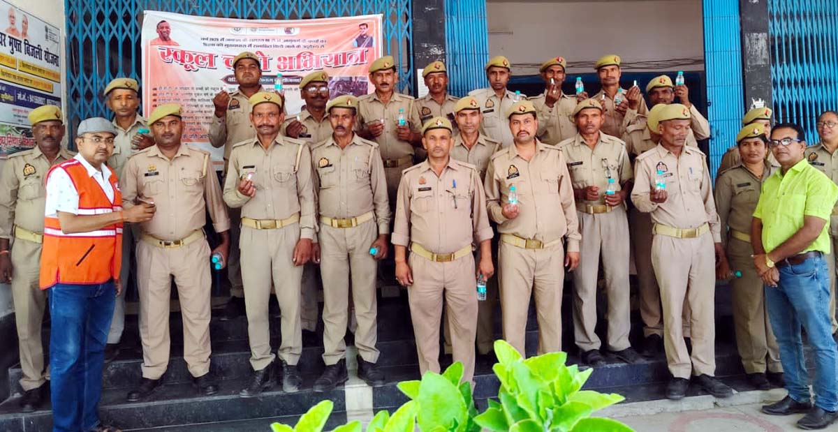 पुलिस व पीआरडी जवानों को दी होम्योपैथिक औषधि,गर्मी से बचाव के तरीके पुलिस व पीआरडी जवानों को दी होम्योपैथिक औषधि,गर्मी से बचाव के तरीके