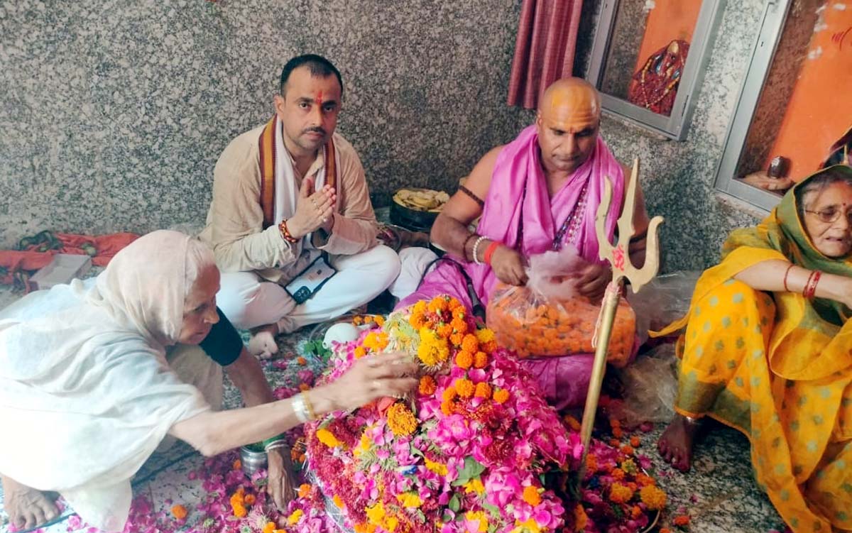 धनुष यज्ञ व रामलीला मंचन का महामंडलेश्वर ने किया शुभारंभ