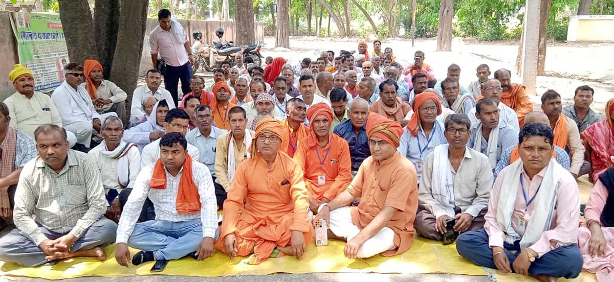 ठगी पीड़ितों का धरना 253वंे दिन भी जारी, करेंगे रक्तदान ठगी पीड़ितों का धरना 253वंे दिन भी जारी, करेंगे रक्तदान