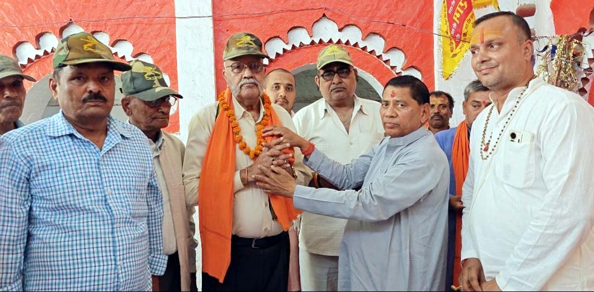भारत माता की पूजा अर्चना कर पूर्व सैनिकों को किया सम्मानित #cm yogi भारत माता की पूजा अर्चना कर पूर्व सैनिकों को किया सम्मानित #cm yogi