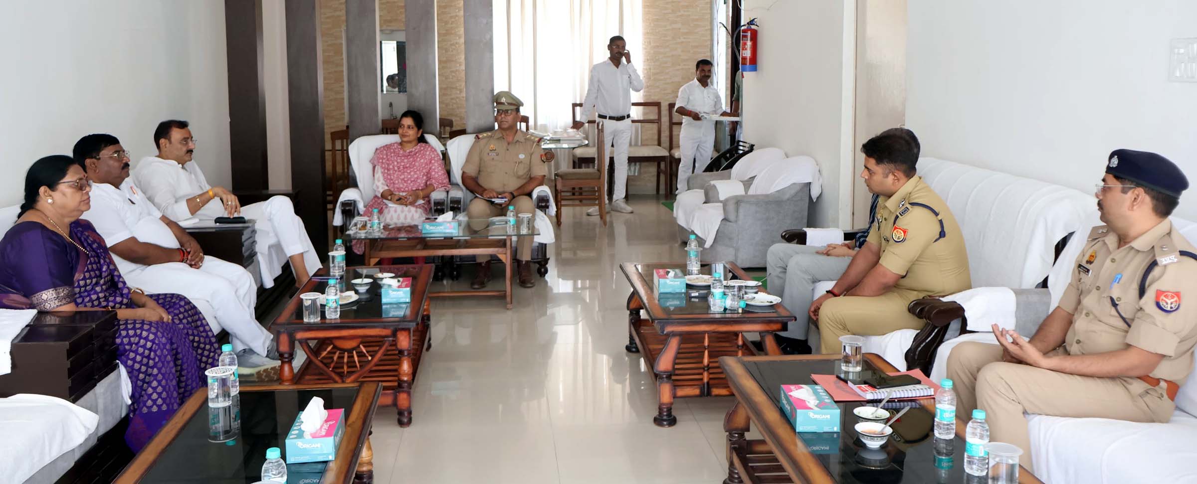 जनप्रतिनिधियों व अधिकारियों ने समस्याओं पर की चर्चा, संबंधित को दिए निर्देश