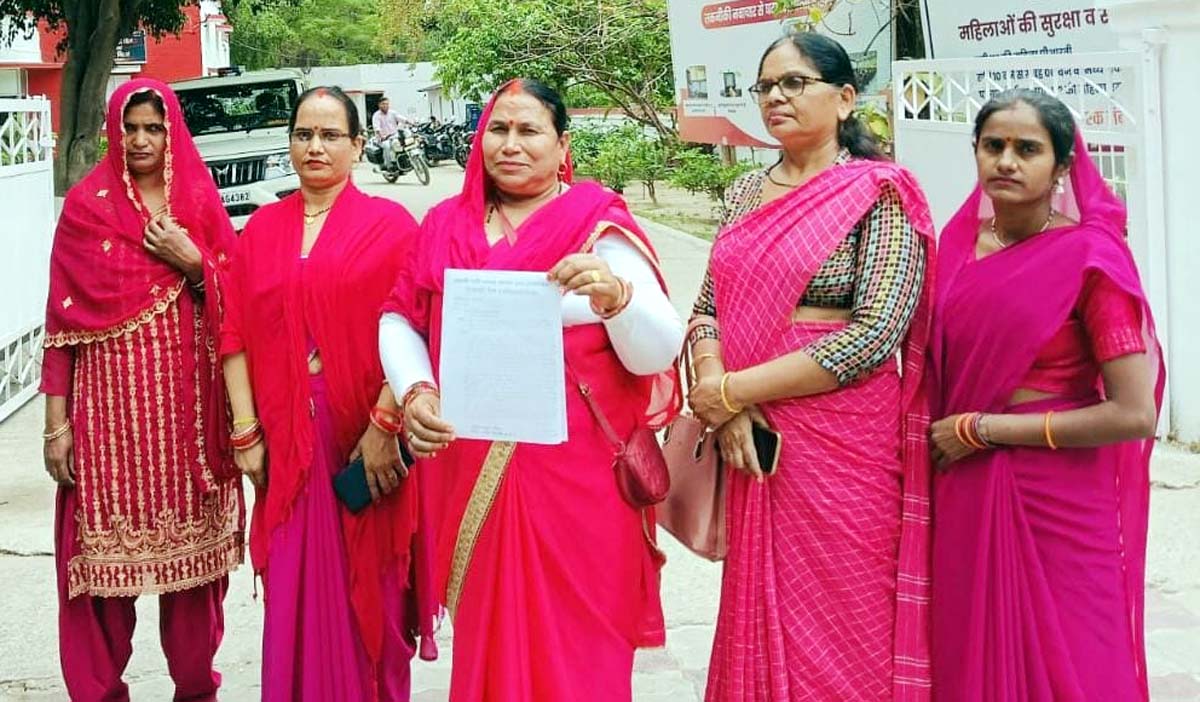 थानों में महिला उत्पीड़न सहित सभी प्रकार के प्रकरणों पर तत्काल सुनवाई की मांग #gulabigaing थानों में महिला उत्पीड़न सहित सभी प्रकार के प्रकरणों पर तत्काल सुनवाई की मांग #gulabigaing