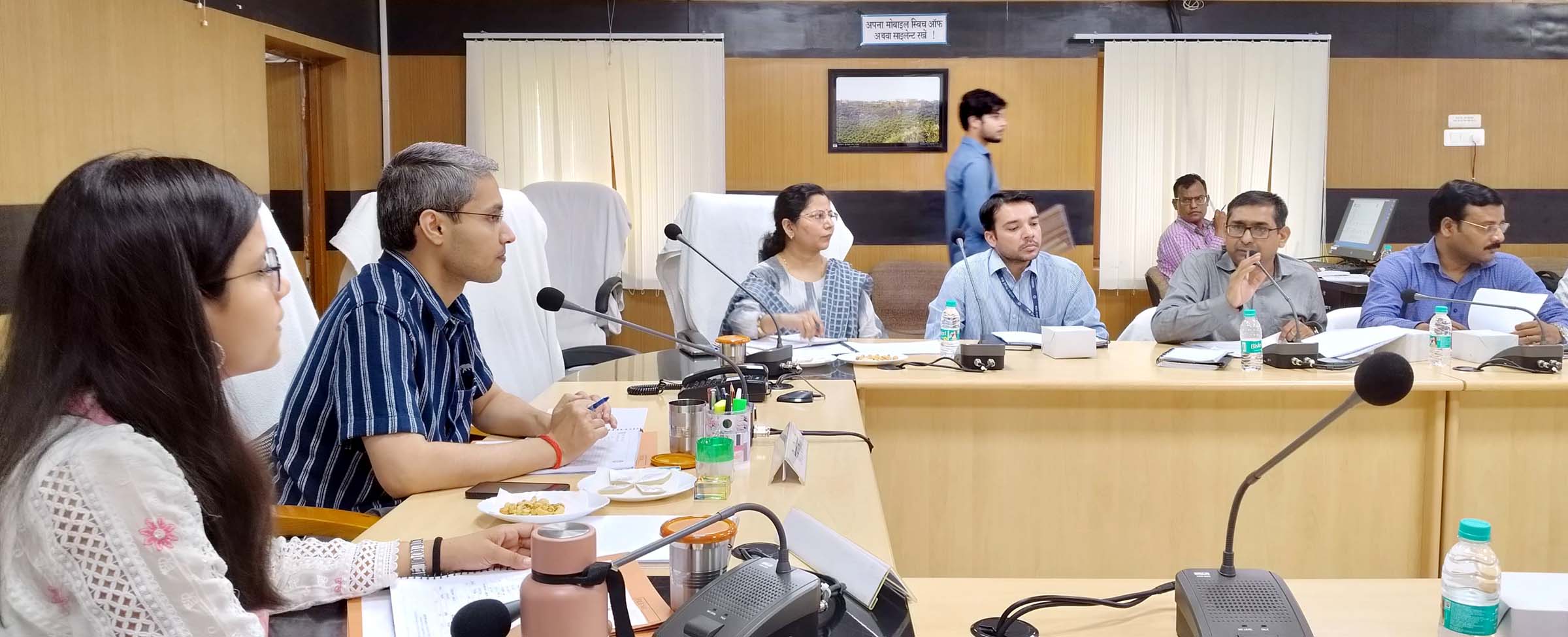जनपद का ऋण जमानुपात बढ़ाने का प्रयास करें बैंकर्स: डीएम