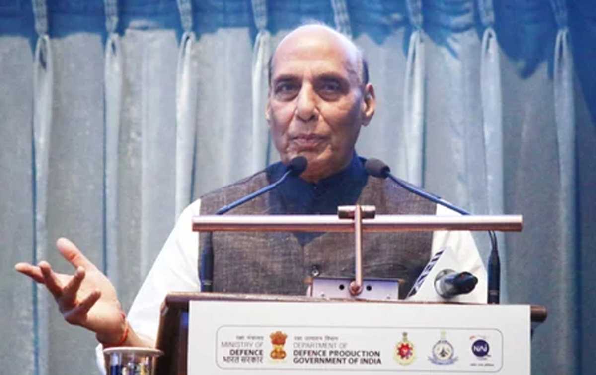 Rajnath Singh ने तीनों सेना प्रमुखों के साथ की बैठक