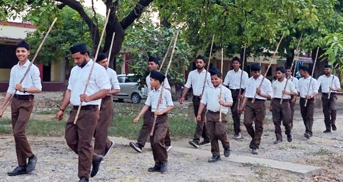 आरएसएस के सौ वर्ष पूर्ण होने पर किया पथ संचलन, निकले स्वयंसेवक