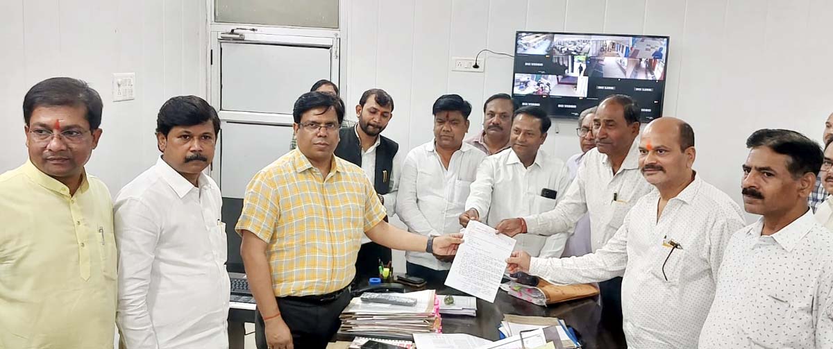 अखिल भारतीय वैश्य एकता परिषद ने जताई नाराजगी,एडीएम को सौंपा ज्ञापन अखिल भारतीय वैश्य एकता परिषद ने जताई नाराजगी,एडीएम को सौंपा ज्ञापन