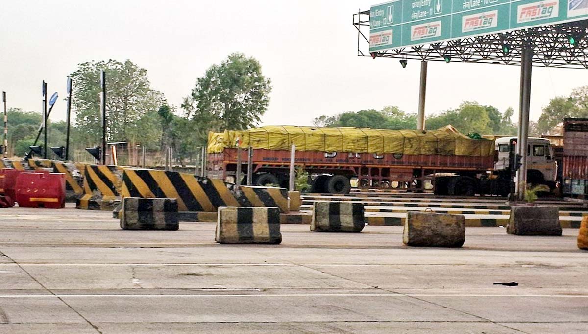 बड़ौरी टोल प्लाज़ा पर सुरक्षा खतरे, पत्थर बने हादसों की वजह बड़ौरी टोल प्लाज़ा पर सुरक्षा खतरे, पत्थर बने हादसों की वजह