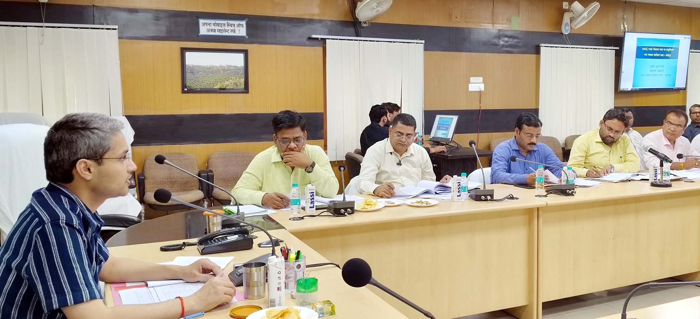 गौशालाओं में गौवंशों को गर्मी से बचाने के लिए करें इंतजाम: डीएम गौशालाओं में गौवंशों को गर्मी से बचाने के लिए करें इंतजाम: डीएम
