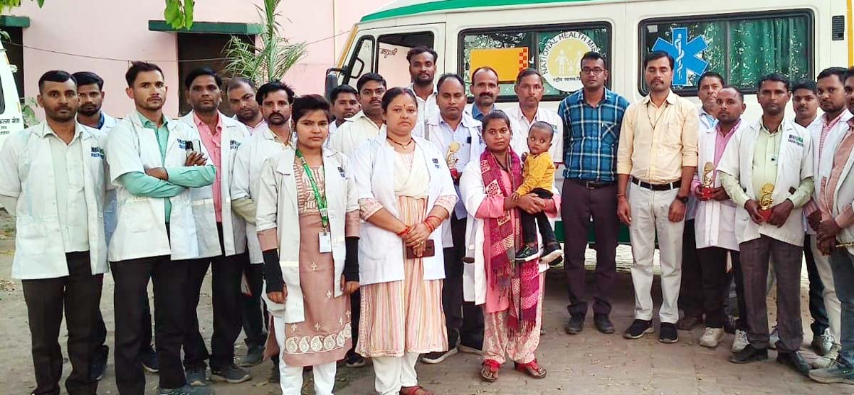 उत्कृष्ट कार्याे के लिए सम्मानित हुए 108 व 102 एंबुलेंस कर्मचारी