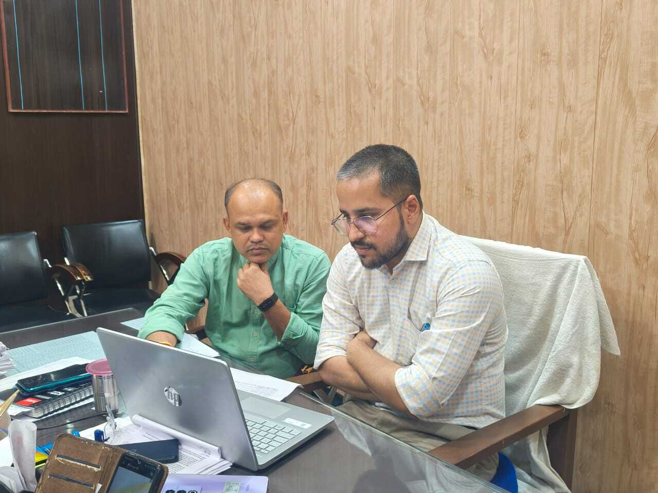सीडीओ ने समूह की दीदियों से की वार्ता, उत्पादों को बाजारीकरण की दी जानकारी