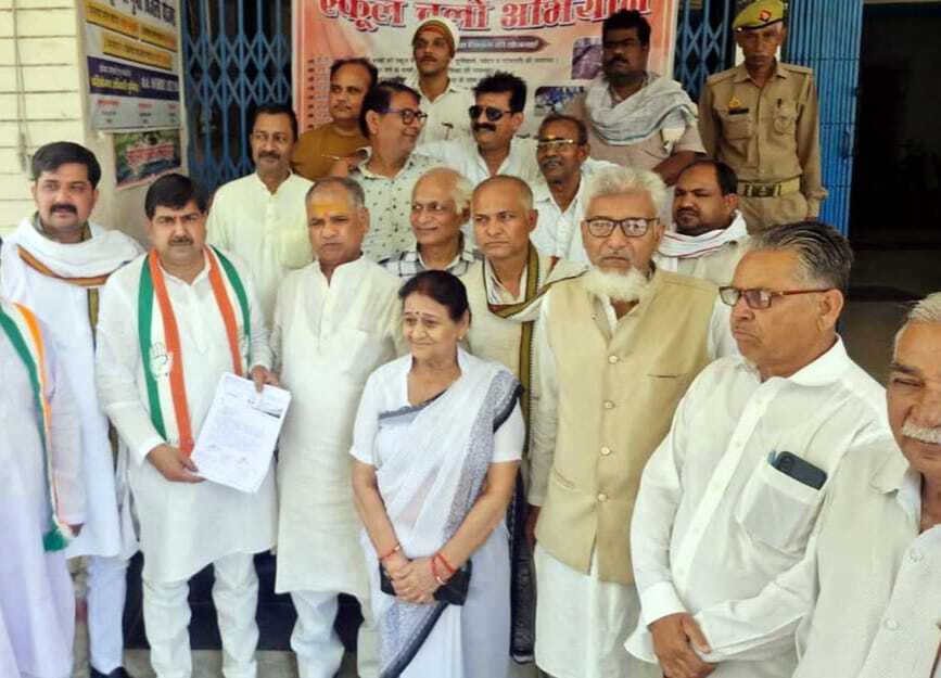 दीवार गिराकर शहर का माहौल बिगाड़ने का प्रयास, पंद्रह लोगों पर दर्ज की एफआईआर दीवार गिराकर शहर का माहौल बिगाड़ने का प्रयास, पंद्रह लोगों पर दर्ज की एफआईआर
