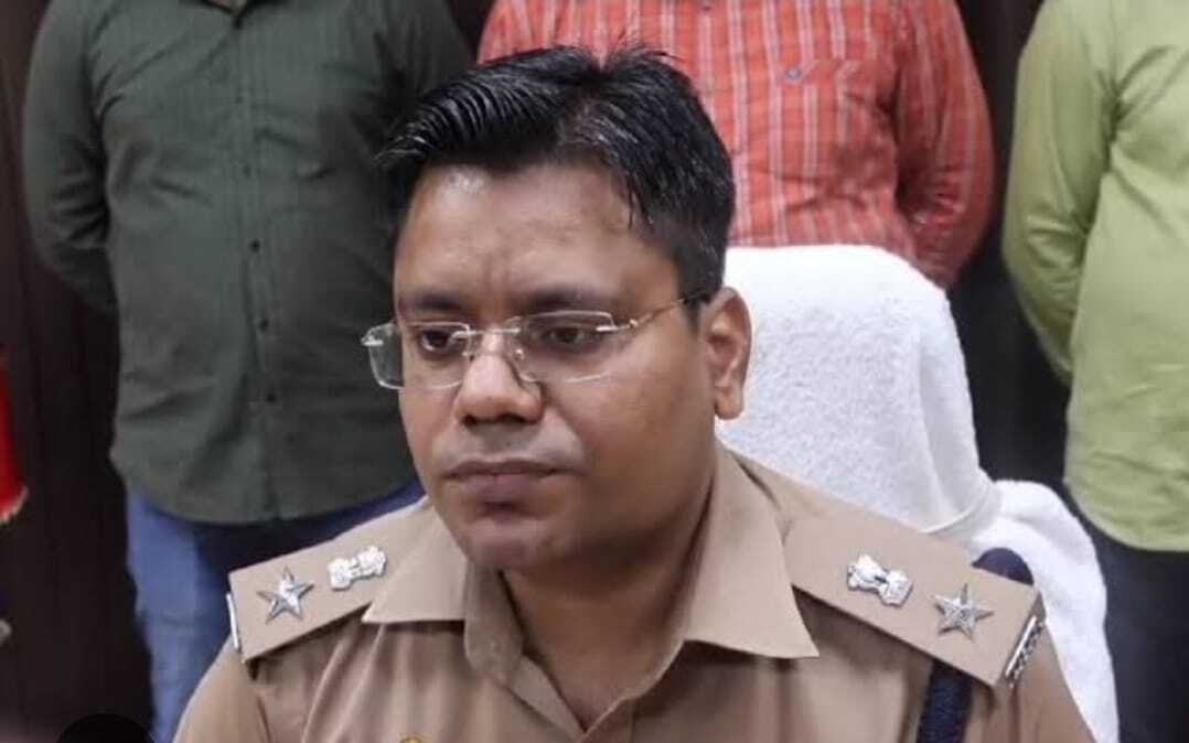 #Fatehpurpolice एसपी की ताबड़तोड़ कार्यवाही से महकमें में हड़कंप, लापरवाह थानों पर नज़र #Fatehpurpolice एसपी की ताबड़तोड़ कार्यवाही से महकमें में हड़कंप, लापरवाह थानों पर नज़र