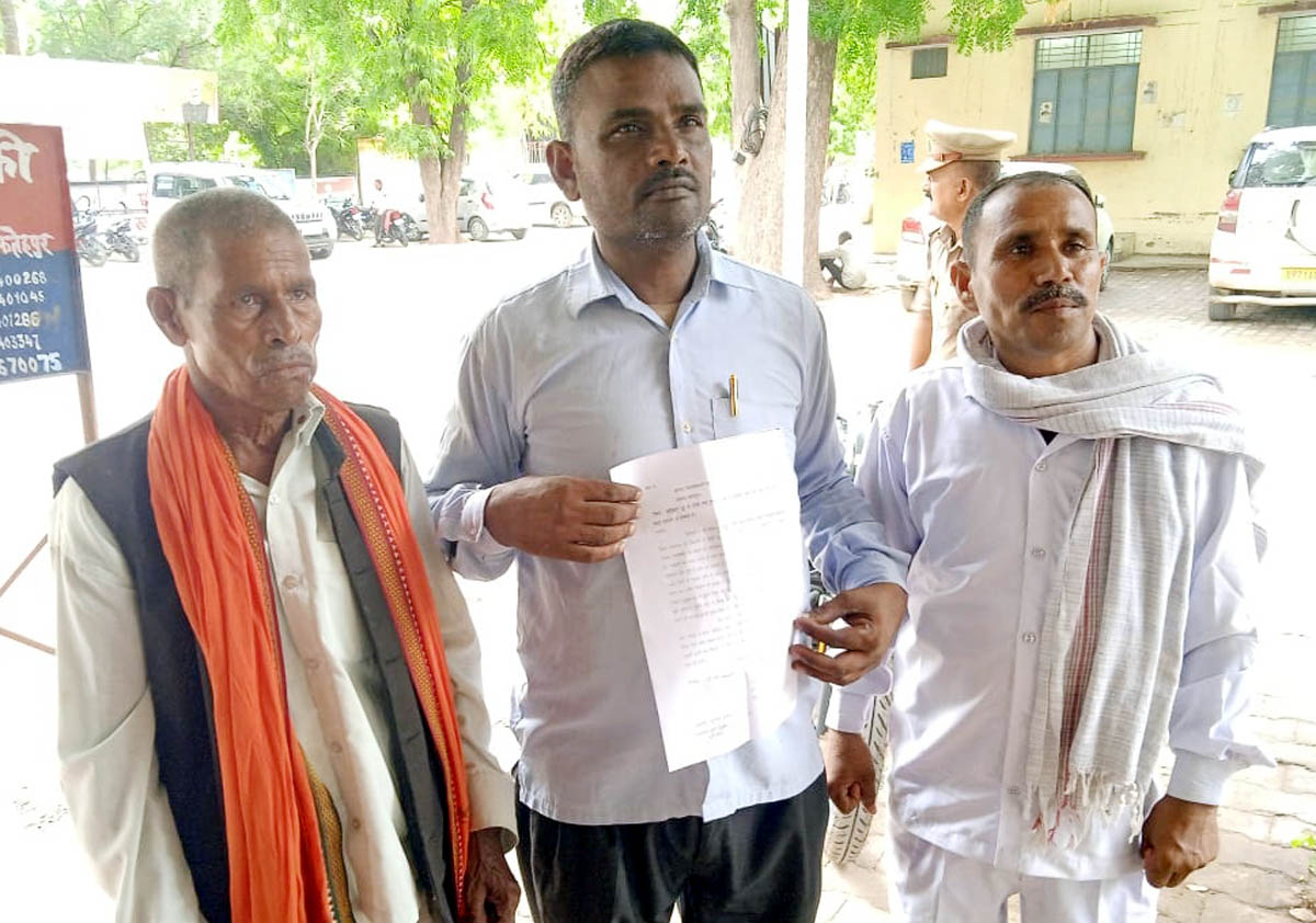 सरकारी जमीन व तालाब से अवैध कब्जा हटवाने की मांग
