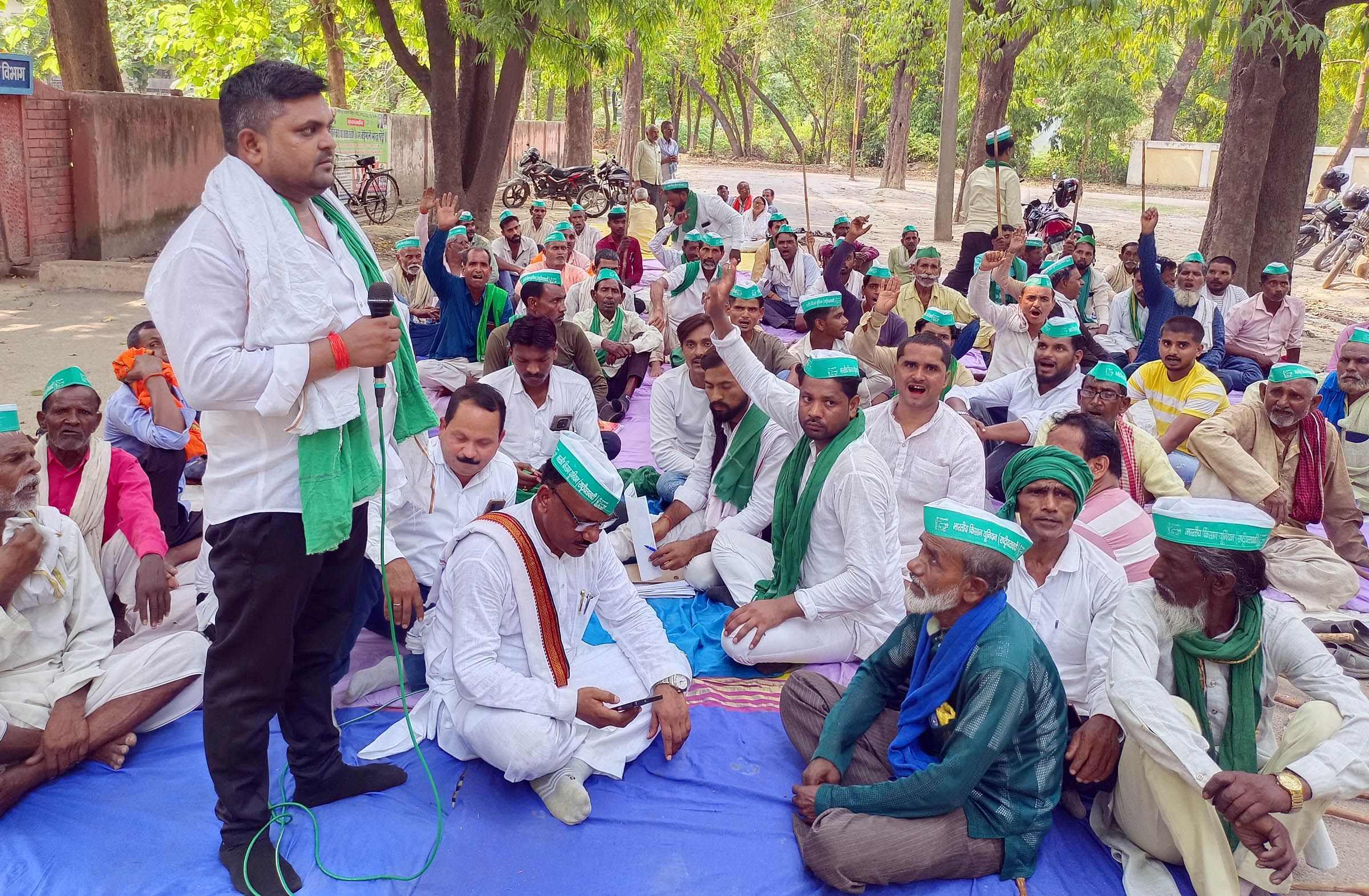 मांगे पूरी न होने पर भाकियू राष्ट्रीयतावादी ने दिया धरना