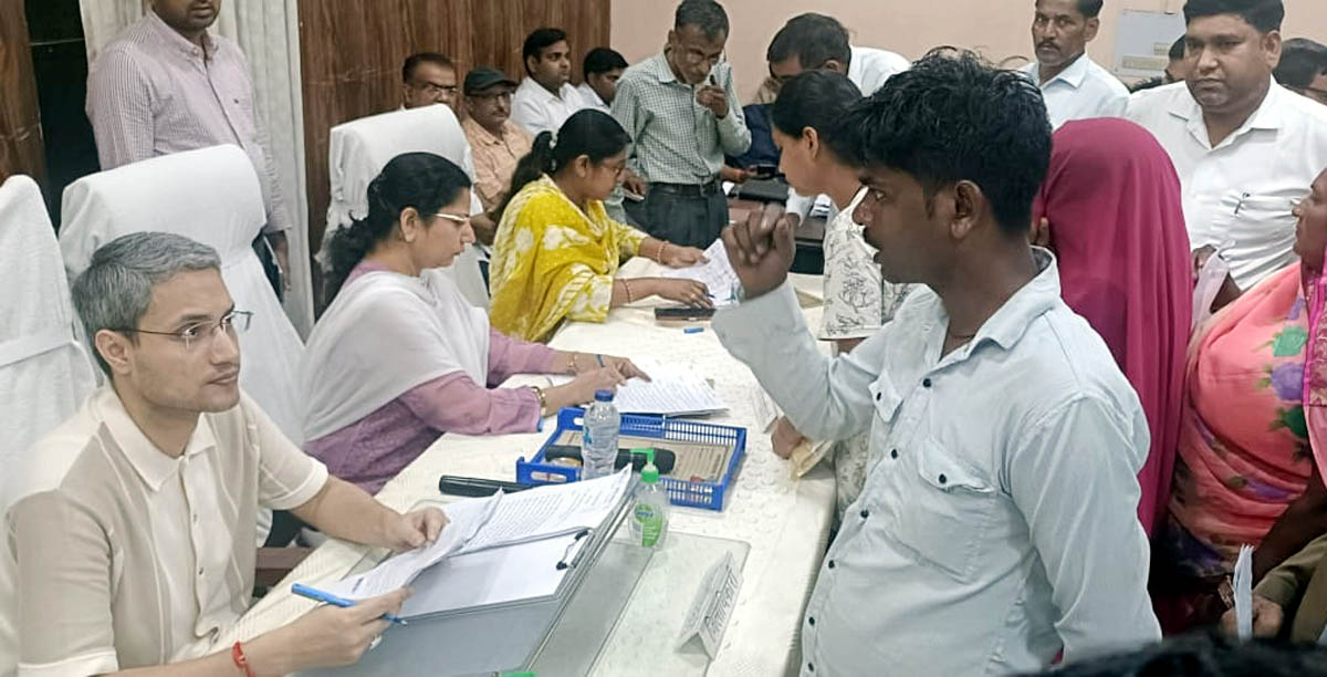 जन शिकायतों का समय सीमा के अंदर करें निस्तारण: डीएम