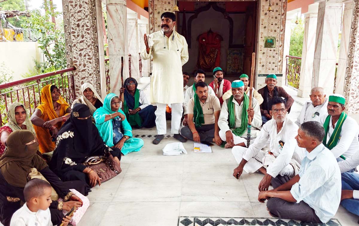 मांगों को लेकर भाकियू अराजनैतिक ने पावर हाउस का किया घेराव