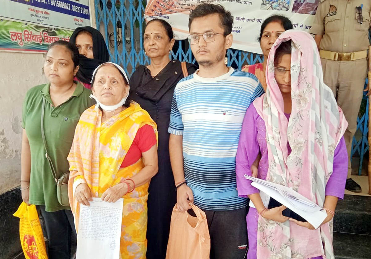 पीड़ित परिवार ने डीएम से फिर लगाई न्याय की गुहार