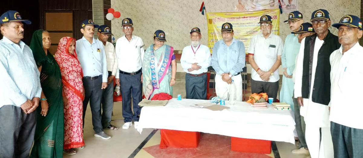 पूर्व सैनिकों ने विमान दुर्घटना के मृतकों को दी श्रद्धांजलि