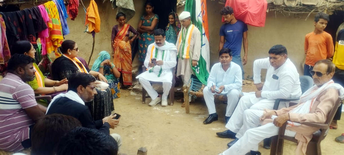 पीड़ित परिवारों से गांव मिलने पहुंचा कांग्रेस का प्रतिनिधि मंडल