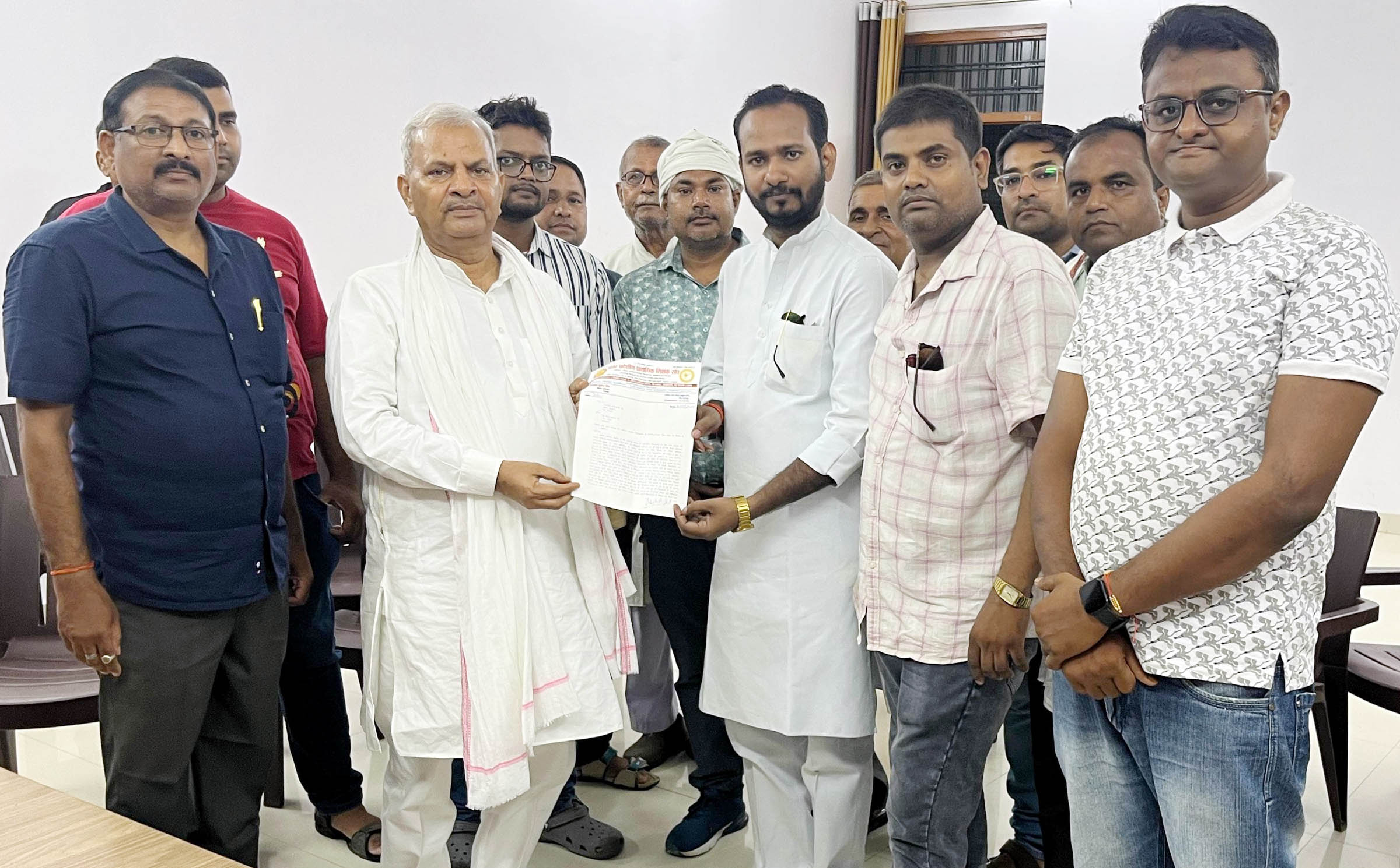 उत्तर प्रदेशीय प्राथमिक शिक्षक संघ ने सांसद से लगाई हस्तक्षेप की गुहार