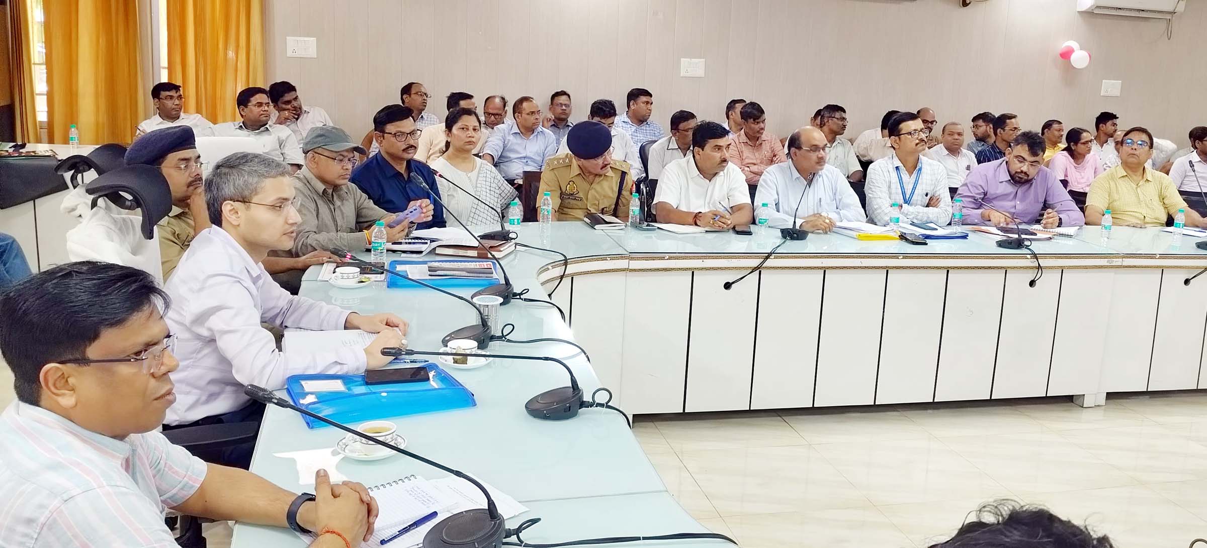 नकलविहीन, निष्पक्ष व सुचितापूर्ण माहौल में सम्पन्न कराएं परीक्षा : डीएम