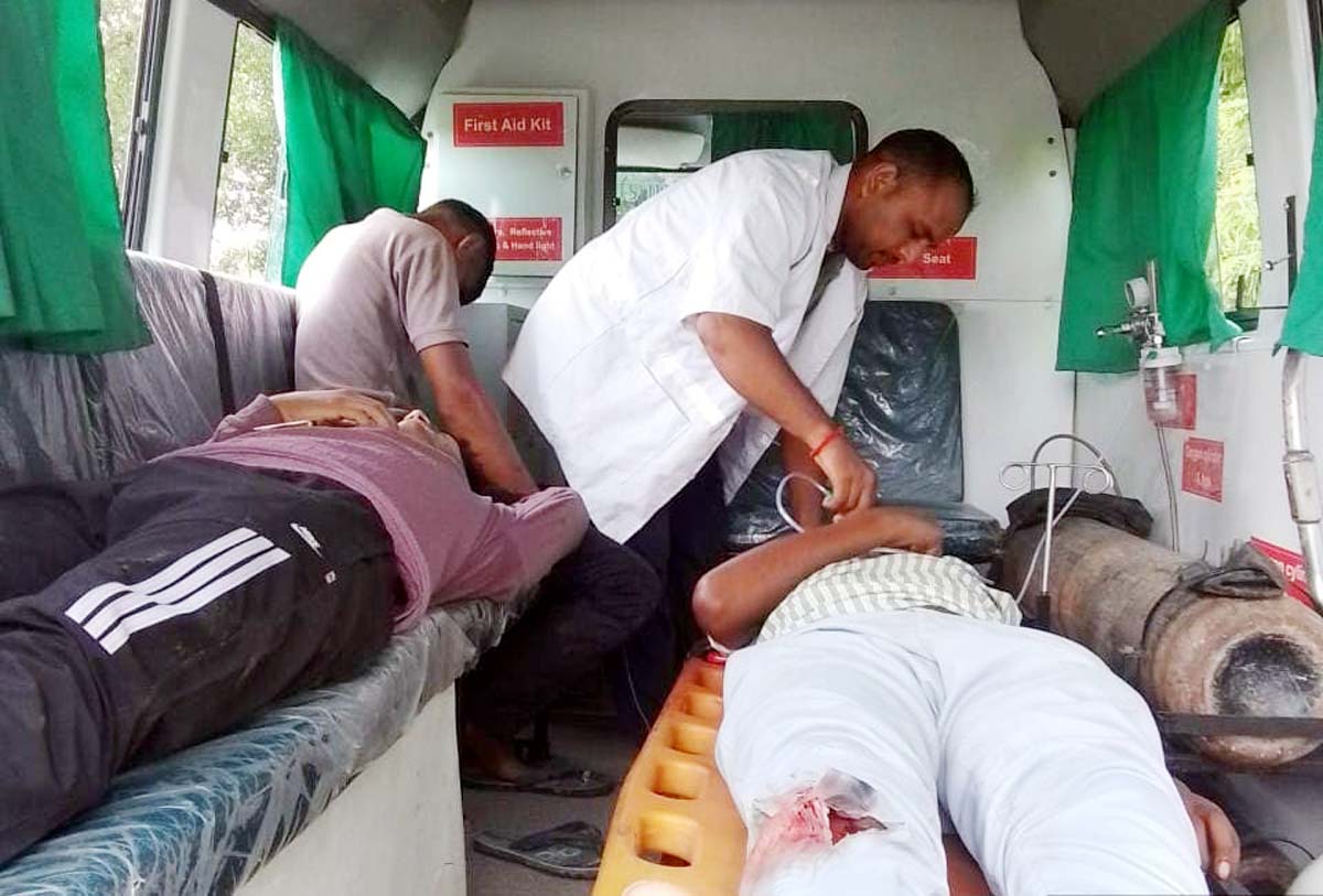  बाइकों की भिड़ंत में चार युवक गंभीर रुप से घायल, कराया भर्ती