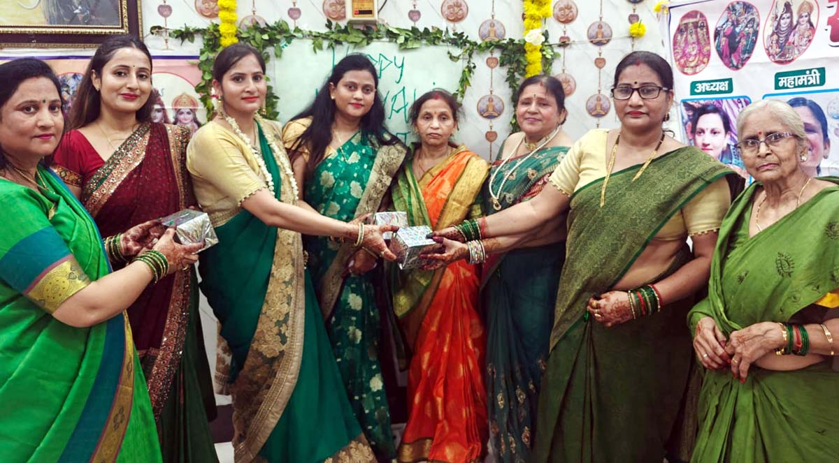 हरियाली तीज पर चेयरमैन व समाजसेवी महिलाओं को किया सम्मानित