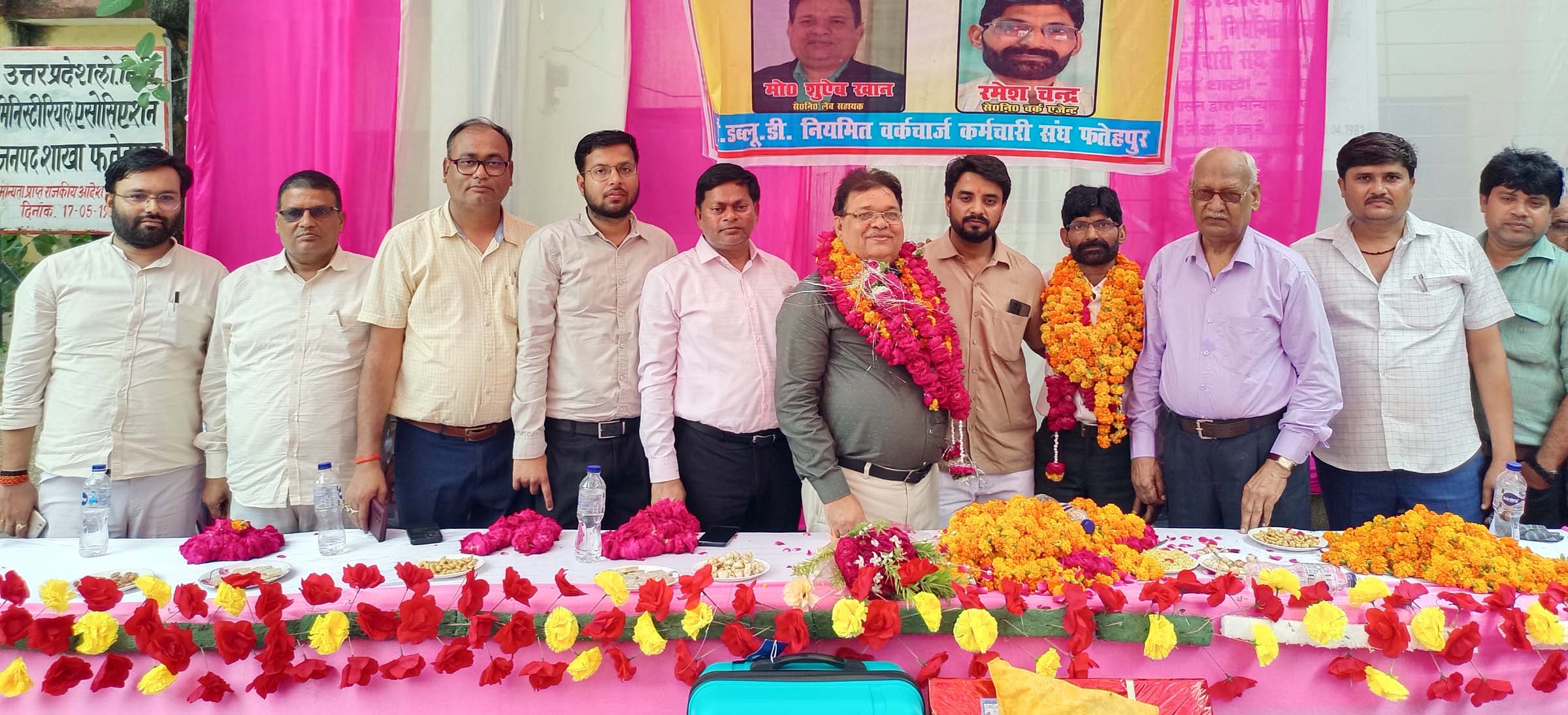 पीडब्ल्यूडी नियमित वर्कचार्ज कर्मचारी संघ ने उपहार भेंटकर किया विदा