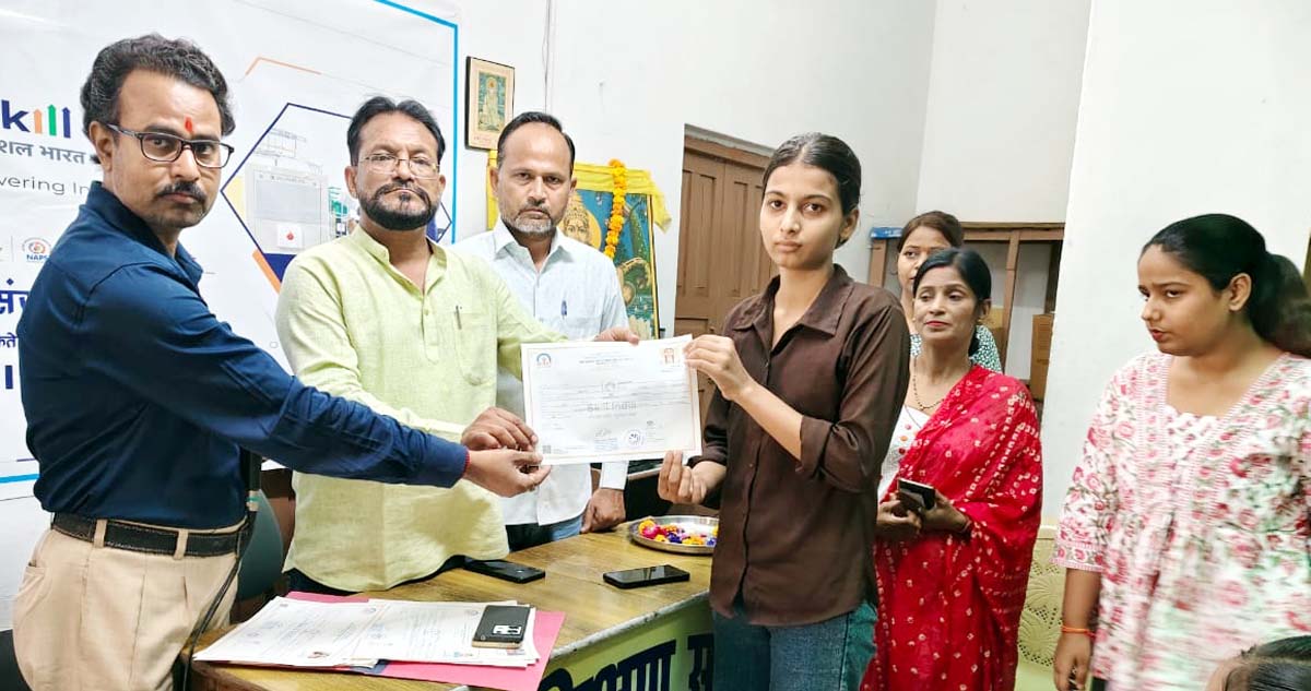राष्ट्र निर्माण की पहली कड़ी हैं युवा : निदेशक, जन शिक्षण संस्थान में,,