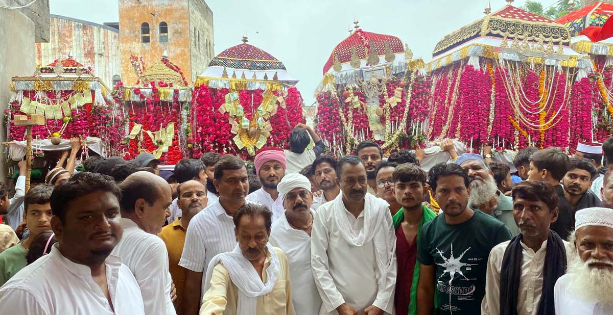मोहर्रम के बीसवें पर, मियां साहब की तकिया के समीप सुबह हुआ मिलाप