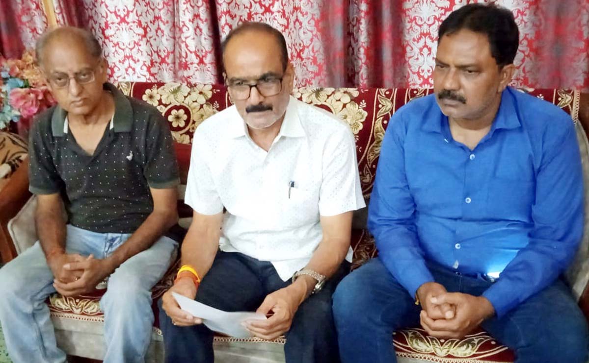 जिला वितरक एसोसिएशन की कार्यकारिणी भंग, पांच सदस्यीय कमेटी गठित