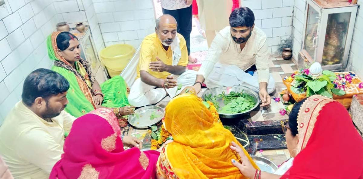 मोटे महादेवन धाम में हुआ रुद्राभिषेक व भंडारा,रूद्राभिषेक में भाग लेते आयोजक