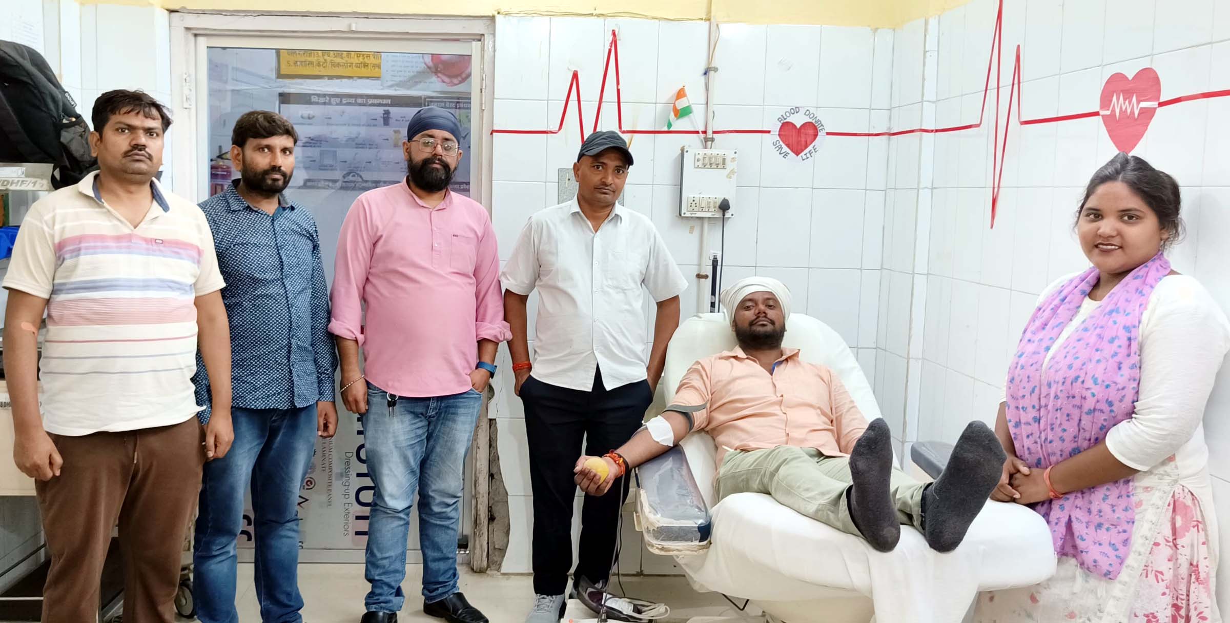 आठ रक्तदाताओं ने किया रक्तदान,विजय दिवस पर लगा रक्तदान शिविर