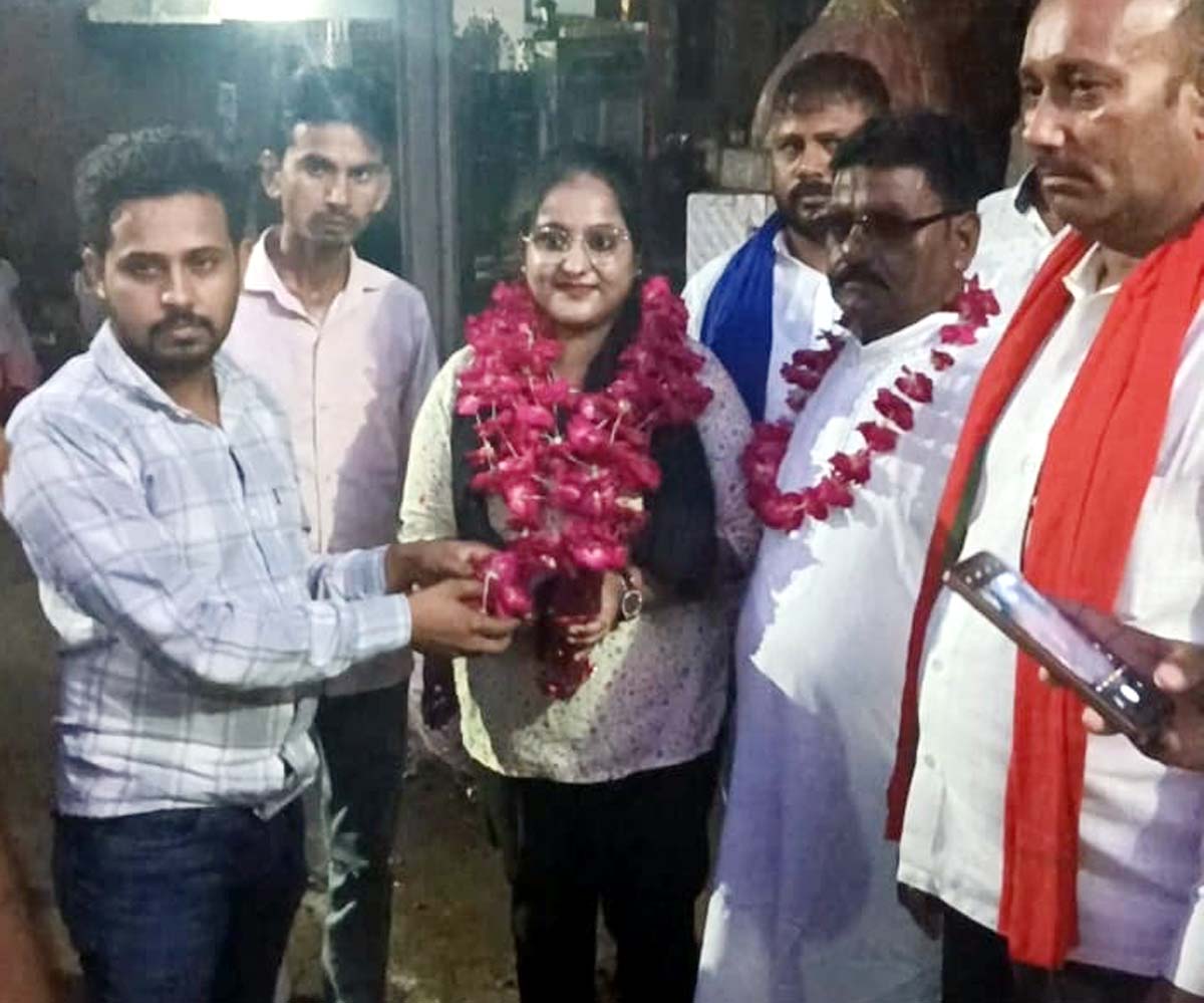 रशिया से एमबीबीएस बनकर लौंटी सोना शेख का गांव में हुआ स्वागत