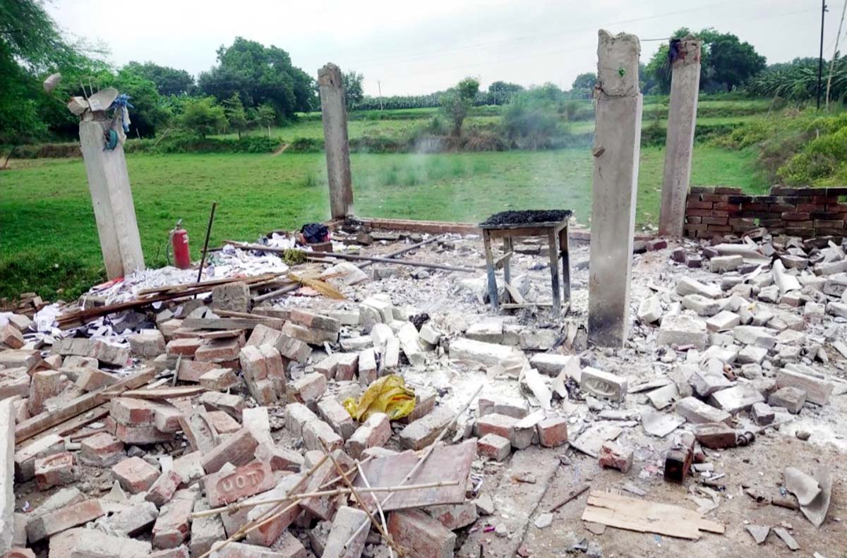 पटाखा फैक्ट्री में भीषण विस्फोट से पत्नी की मौत, पति गंभीर