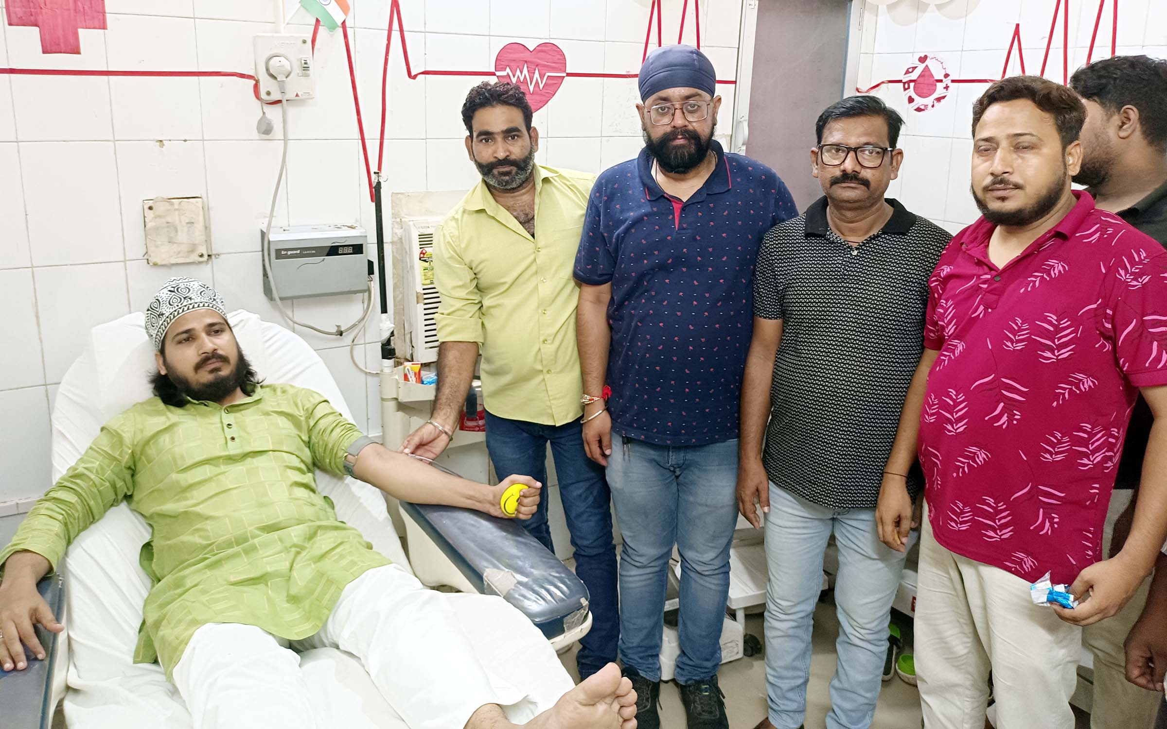 जश्न-ए-ईद मिलादुन नबी पर युवाओं ने किया रक्तदान