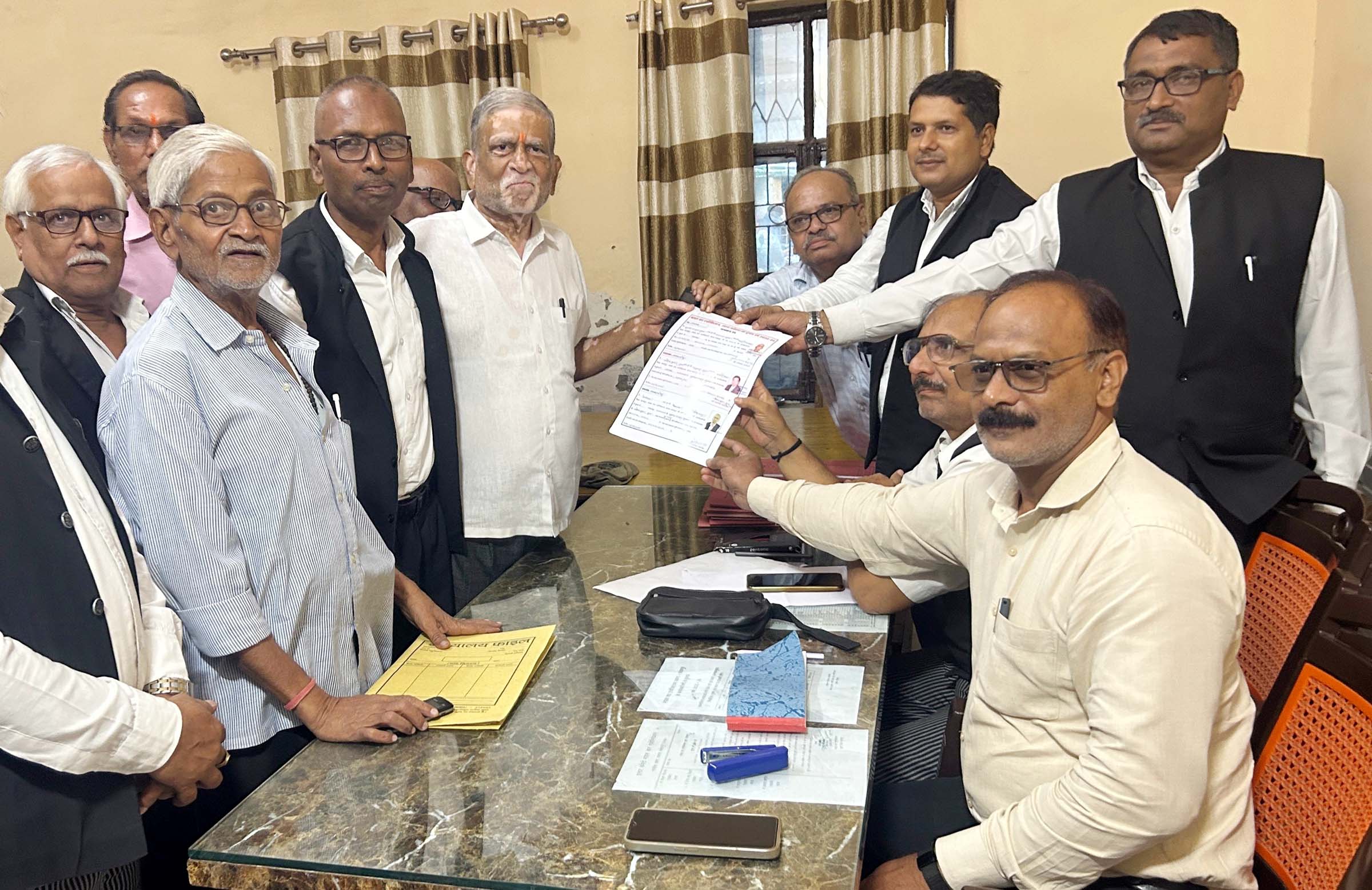 अध्यक्ष पद में त्रिकोणीय मामला, बाक़ी पदों पर एक पर एक उम्मीदवार