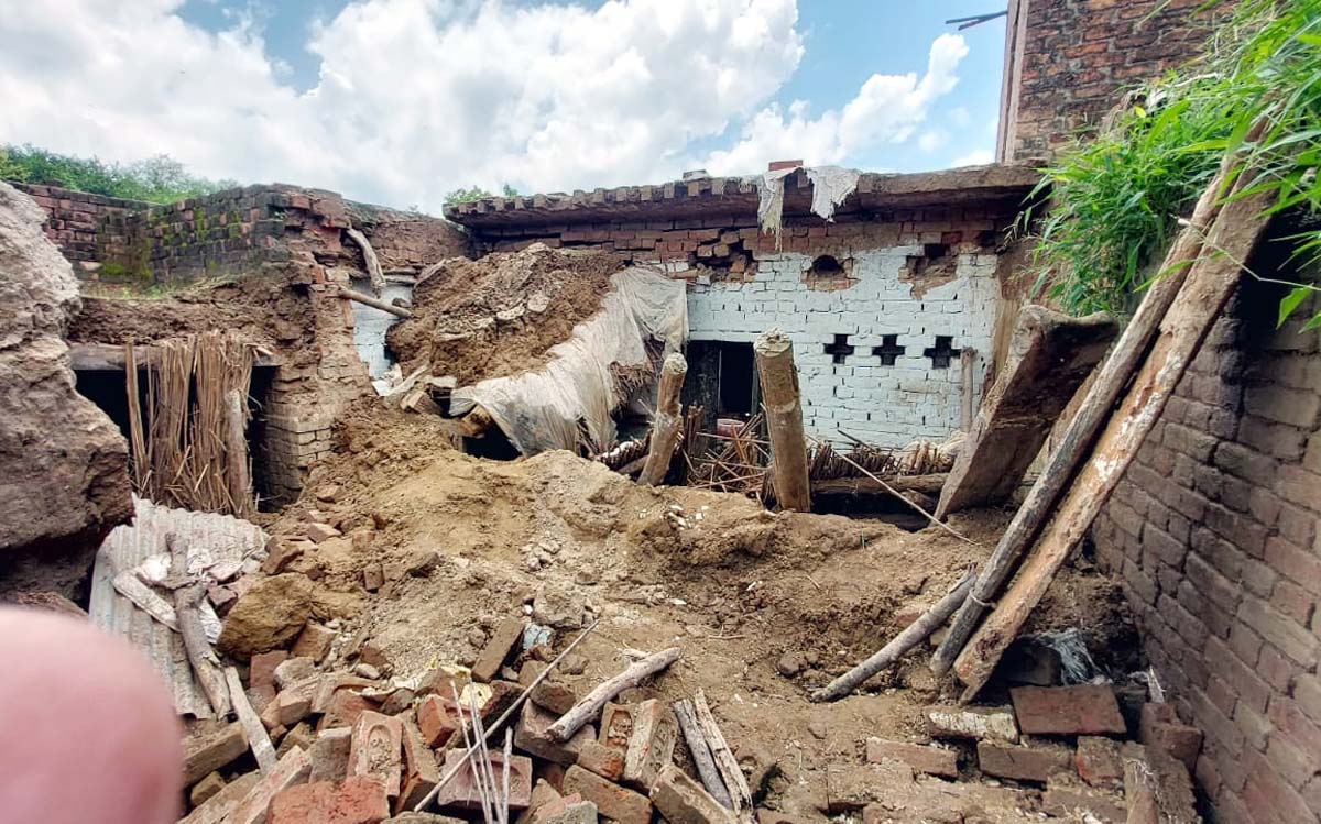 बारिश में कच्चा मकान ढहने से वृद्ध महिला की मौत