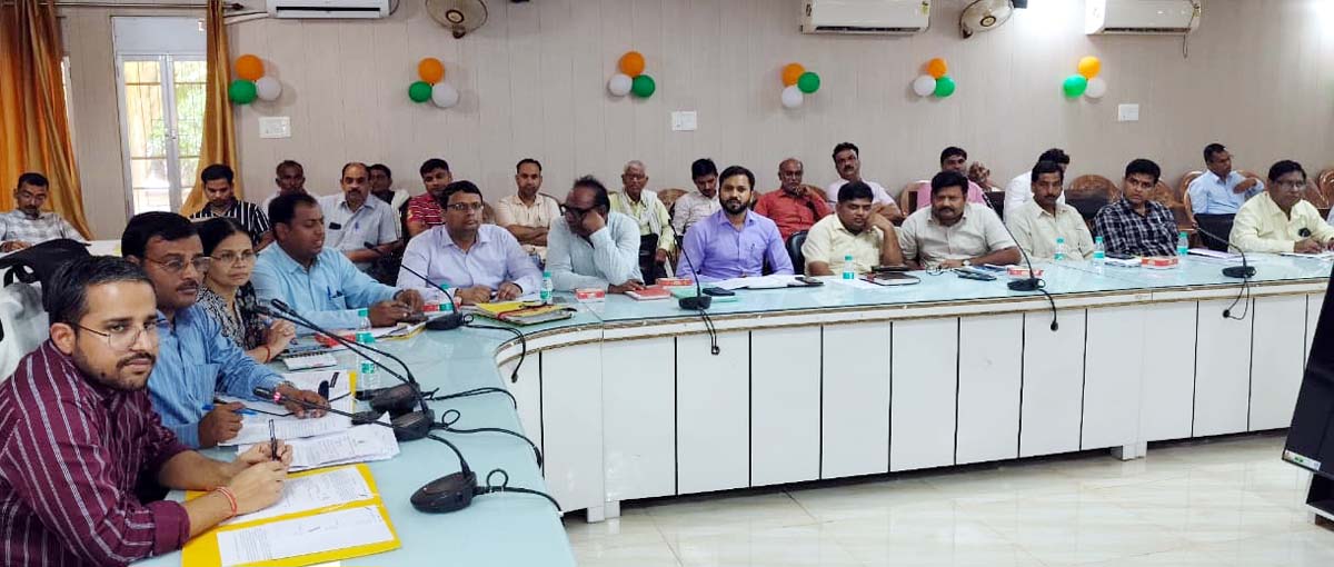किसान दिवस में अधिकारियों ने शासन की योजनाओं की दी जानकारी