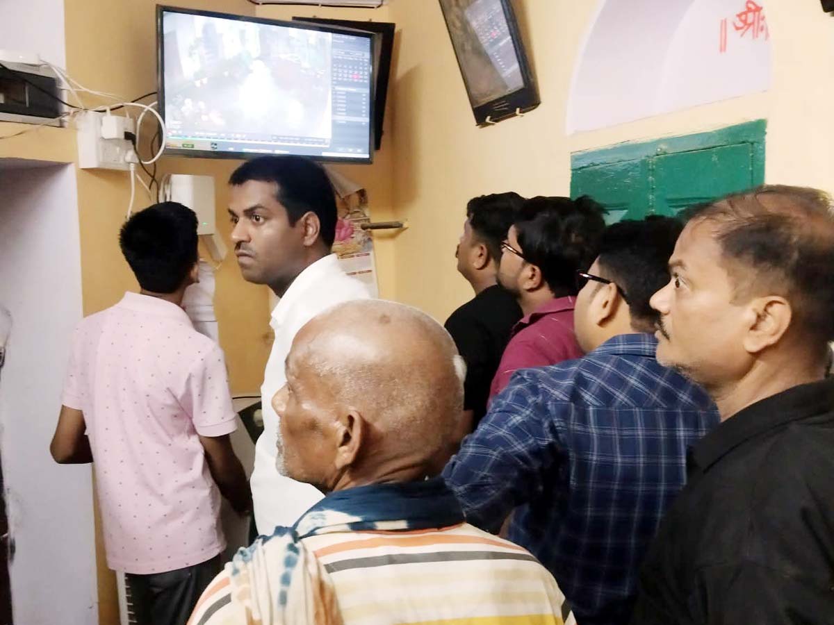  थाने से चंद कदम दूरी पर ज्वैलर्स शाप में लाखों की चोरी, पड़ताल में जुटी पुलिस